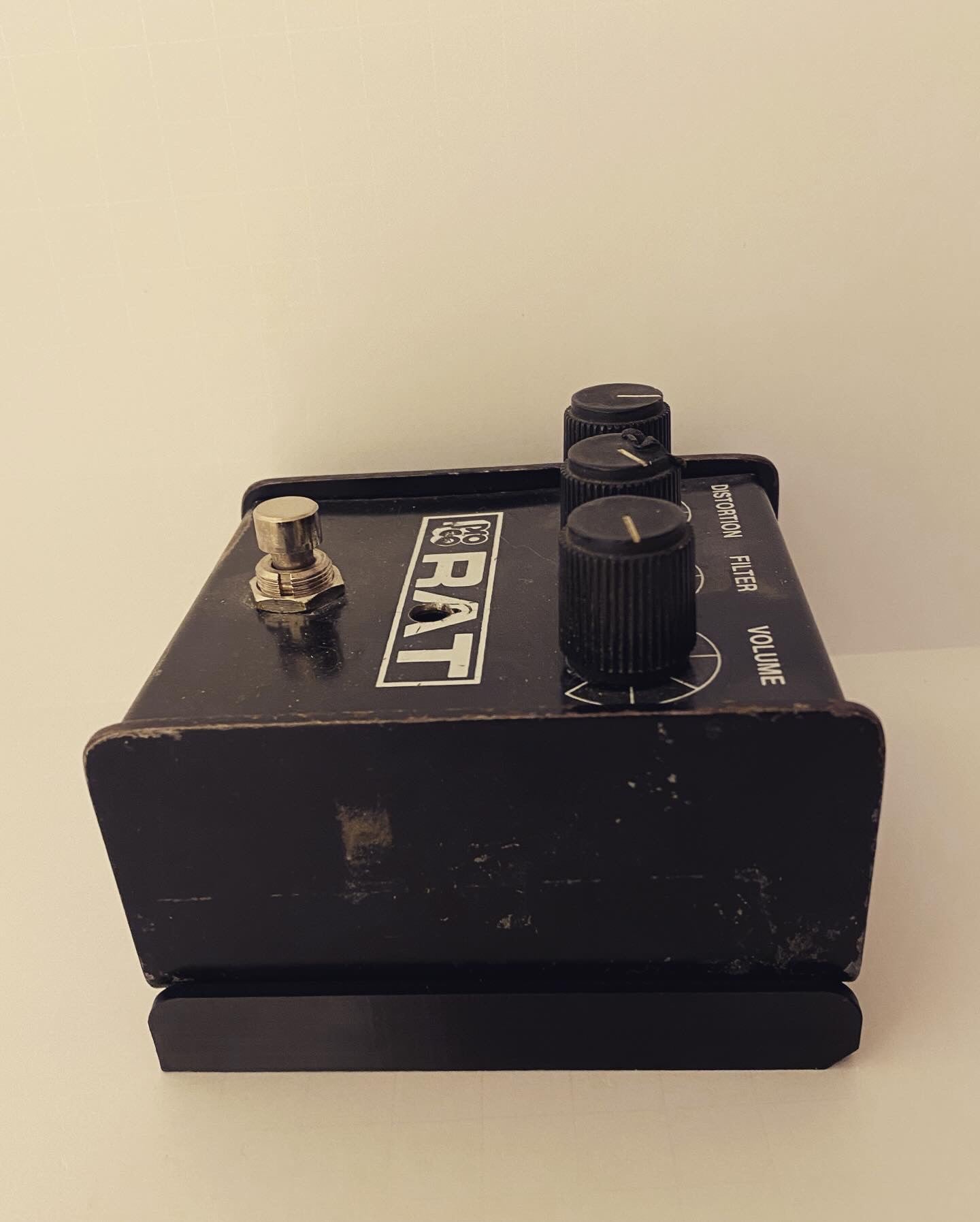 Pedalboard adapter / riser for Rat 2 type enclosures